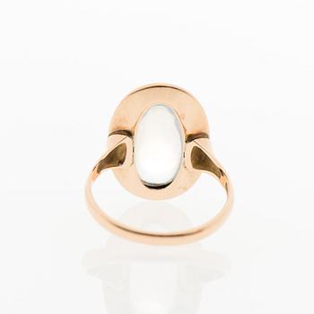 SORMUS, pyöröhiottu kuukivi, kultaa. Korutuote, Heinola Finland 1958.