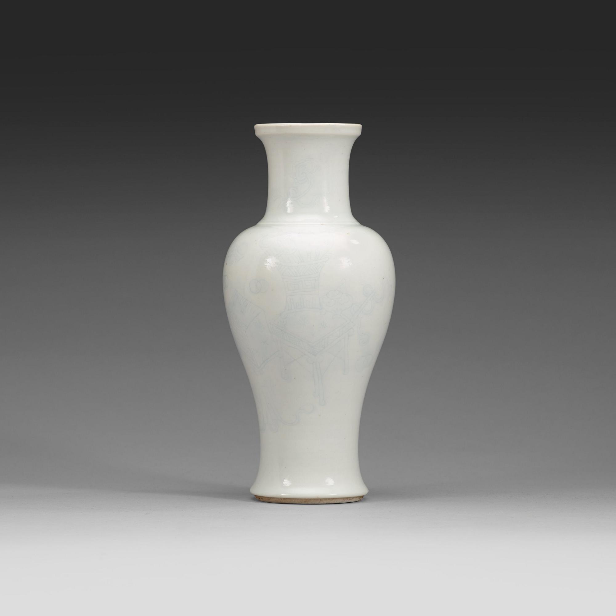 A white glazed vase with 'anhua' pattern, Qing dynasty (1644-1912).