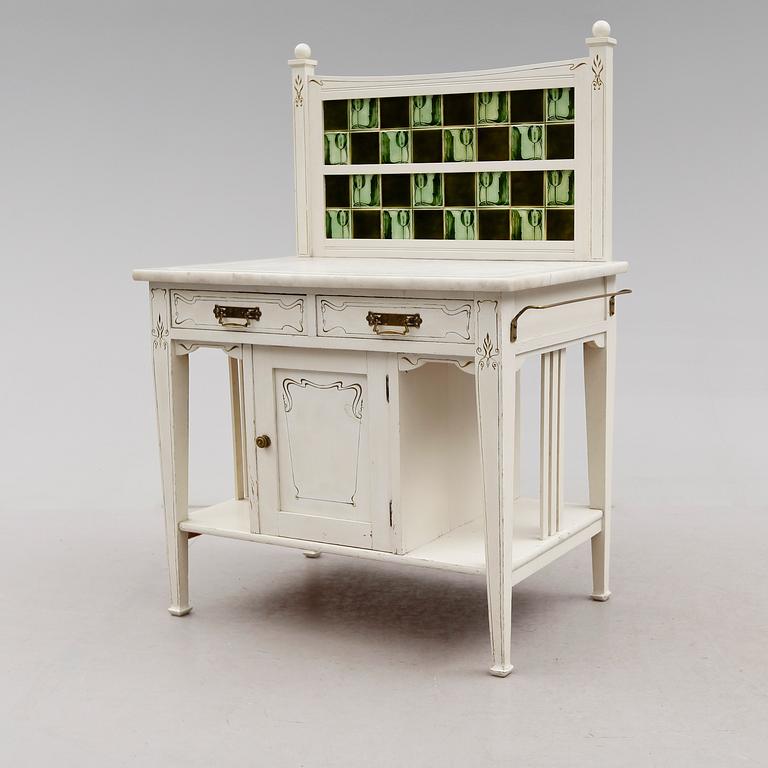 KOMMOD, omkring år 1900.