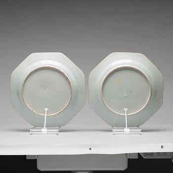 A pair of blue and white serving dishes, Qing dynasty, Qianlong (1736-95).