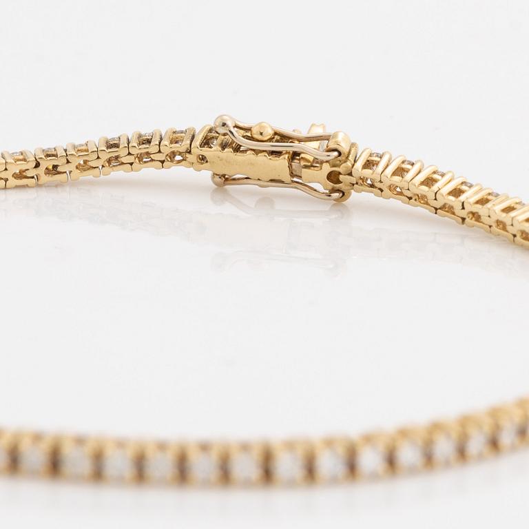 Brilliant cut diamond tennis bracelet.