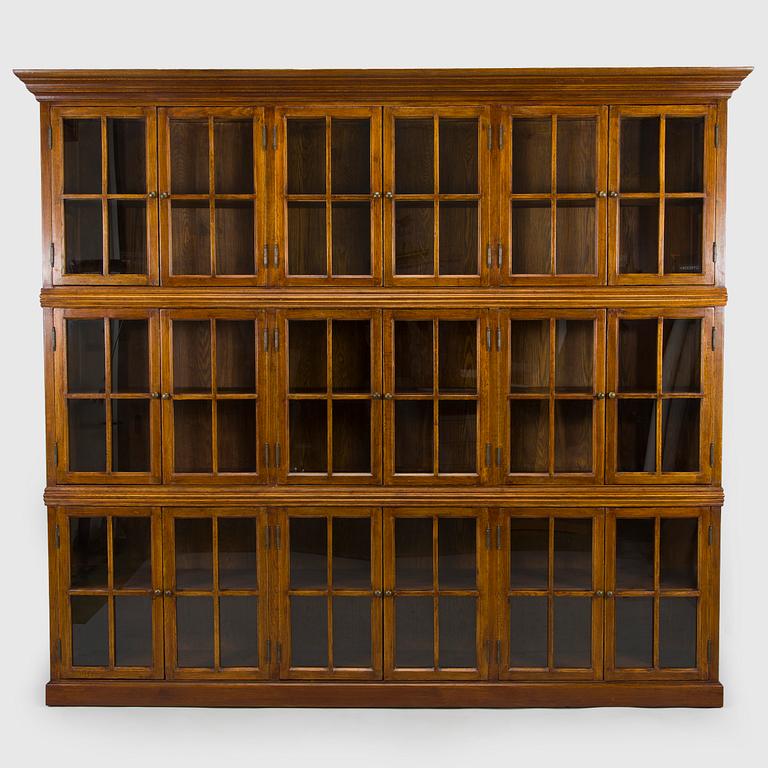 Vitrin / Skåp, modell Clifton ta Fritzies tillverkare Club Vintage Interiors 2011-2017.