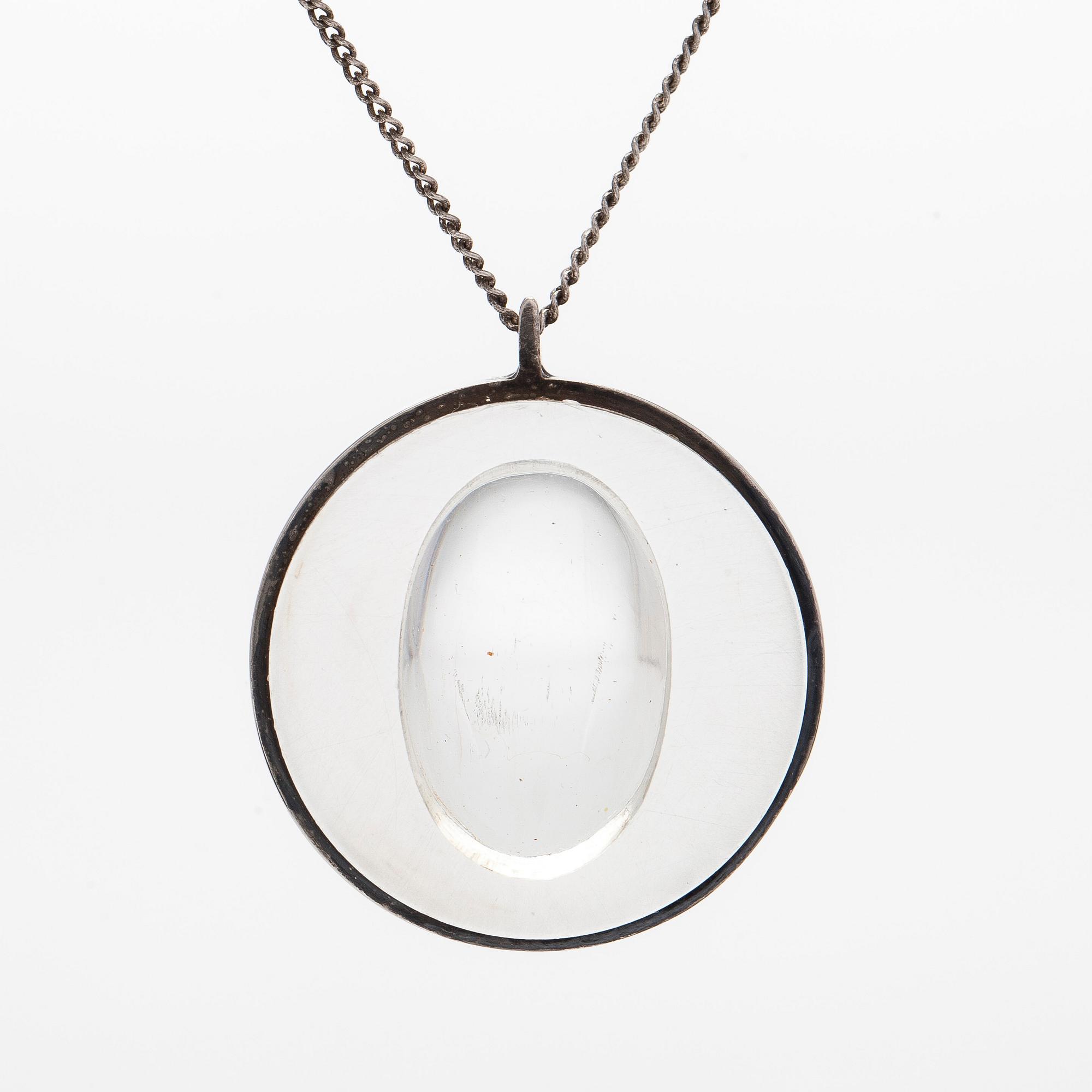 Tapio Wirkkala, riipus, hopeaa ja akryyli, signeerattu TW, Holger Lindström, Helsinki 1961, sekä ketju.