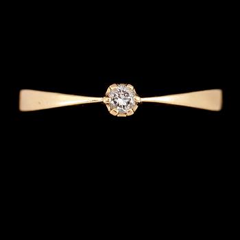 RING, 18 k guld med briljant, svenska stämplar 1990. Total vikt ca 3 g.