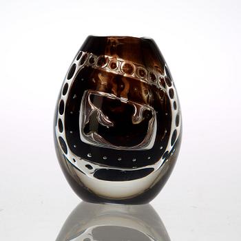 An Edvin Öhrström 'ariel' glass vase, Orrefors 1958.