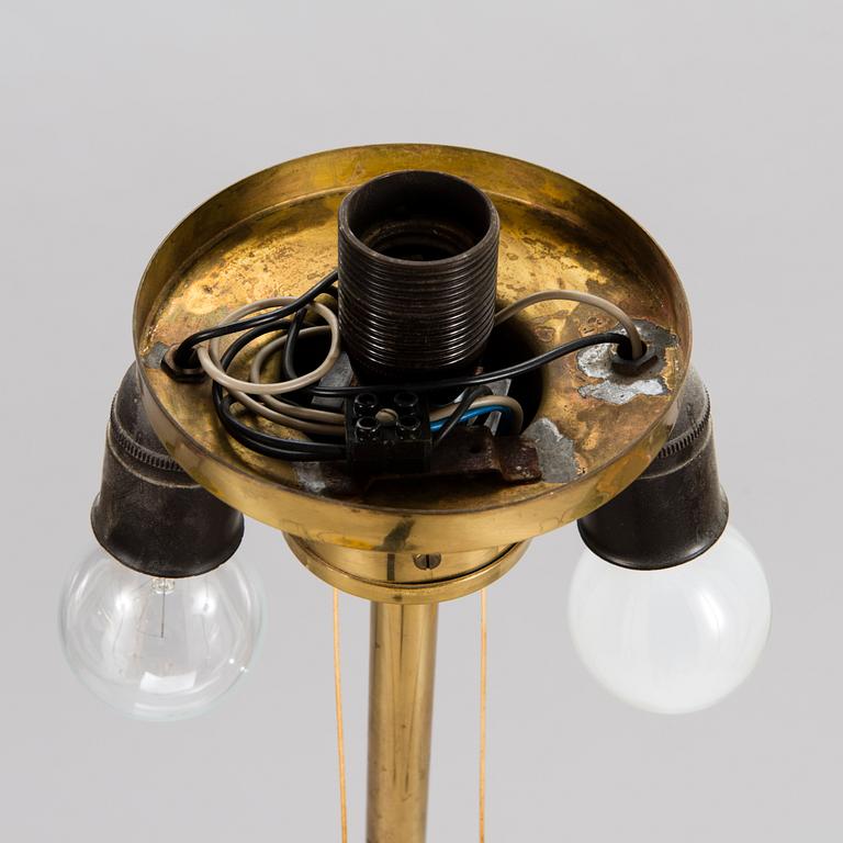 PAAVO TYNELL, lattiavalaisin, malli 9627, Idman 1900-luvun puoliväli.