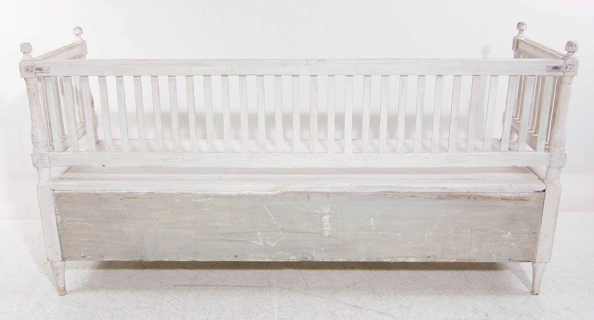 SOFFA. Gustaviansk stil. 1800-tal.