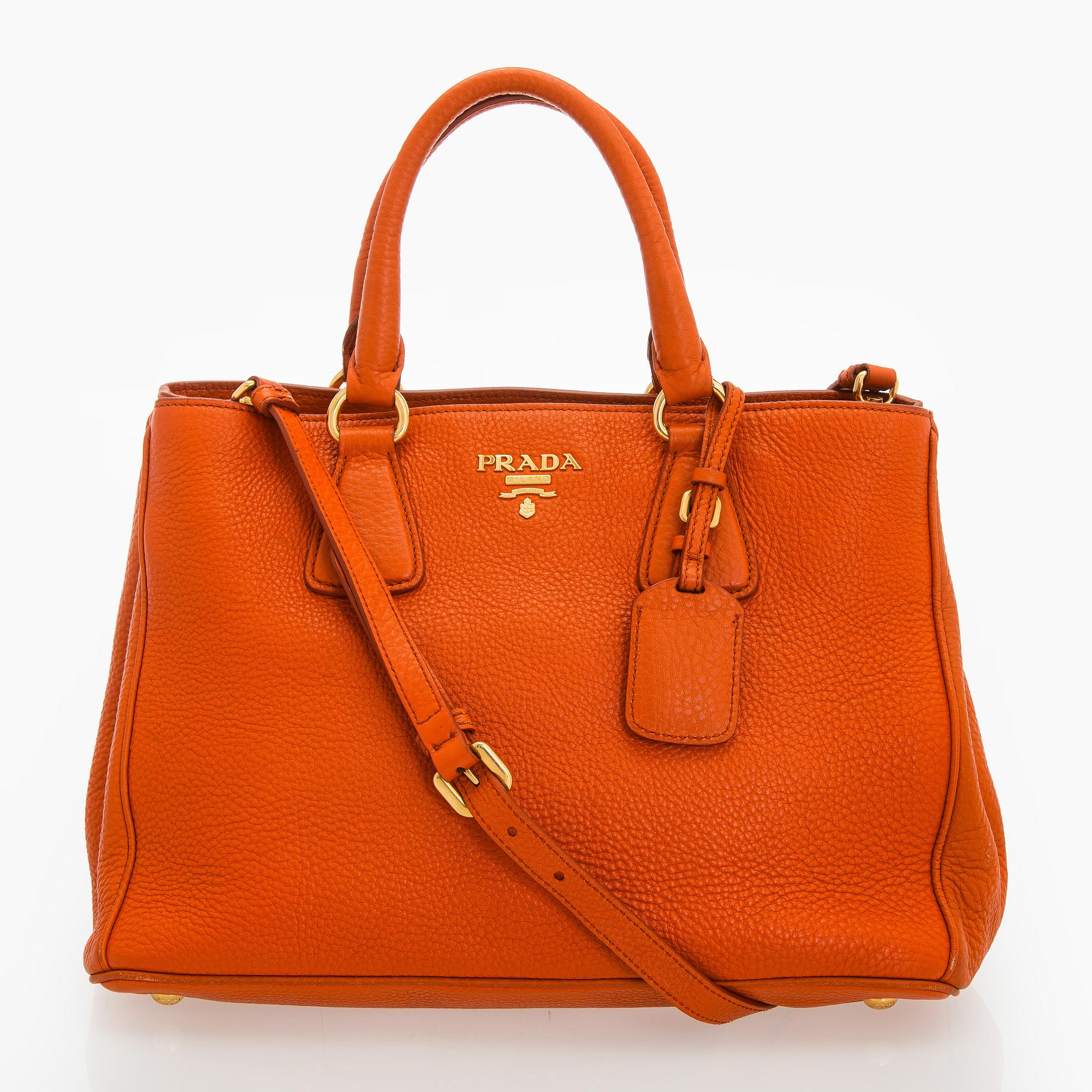 Prada, a 'Vitello Daino Tote' bag.