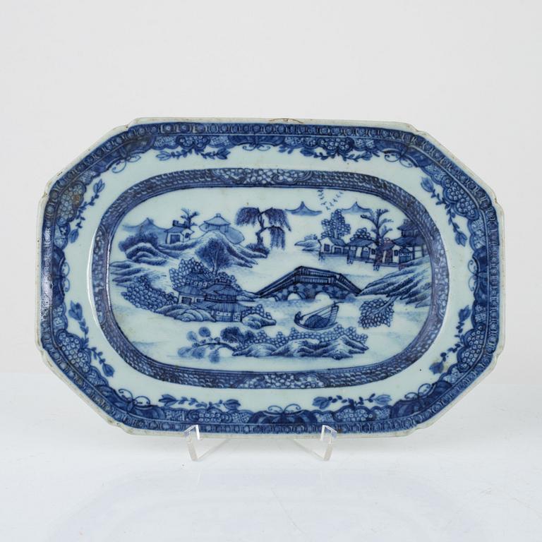 Two Chinese porcelain chargers and a sauceboat, Qing dynasty, Qianlong (1736-95).