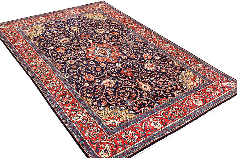 A Mahal carpet, a. 321 x 202 cm.
