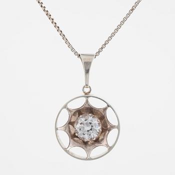 Kultasepät Salovaara, pendant sterling silver with syntehtic white spinel.