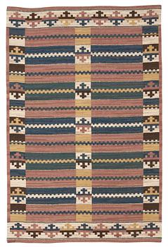 684. CARPET. "Herrumsmattan". Flat weave (rölakan). 304 x 197 cm. Signed MMF.