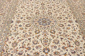 A Kashan carpet, c. 355 x 242 cm.