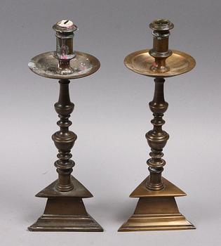 LJUSSTAKAR, ett par. Barockstil.