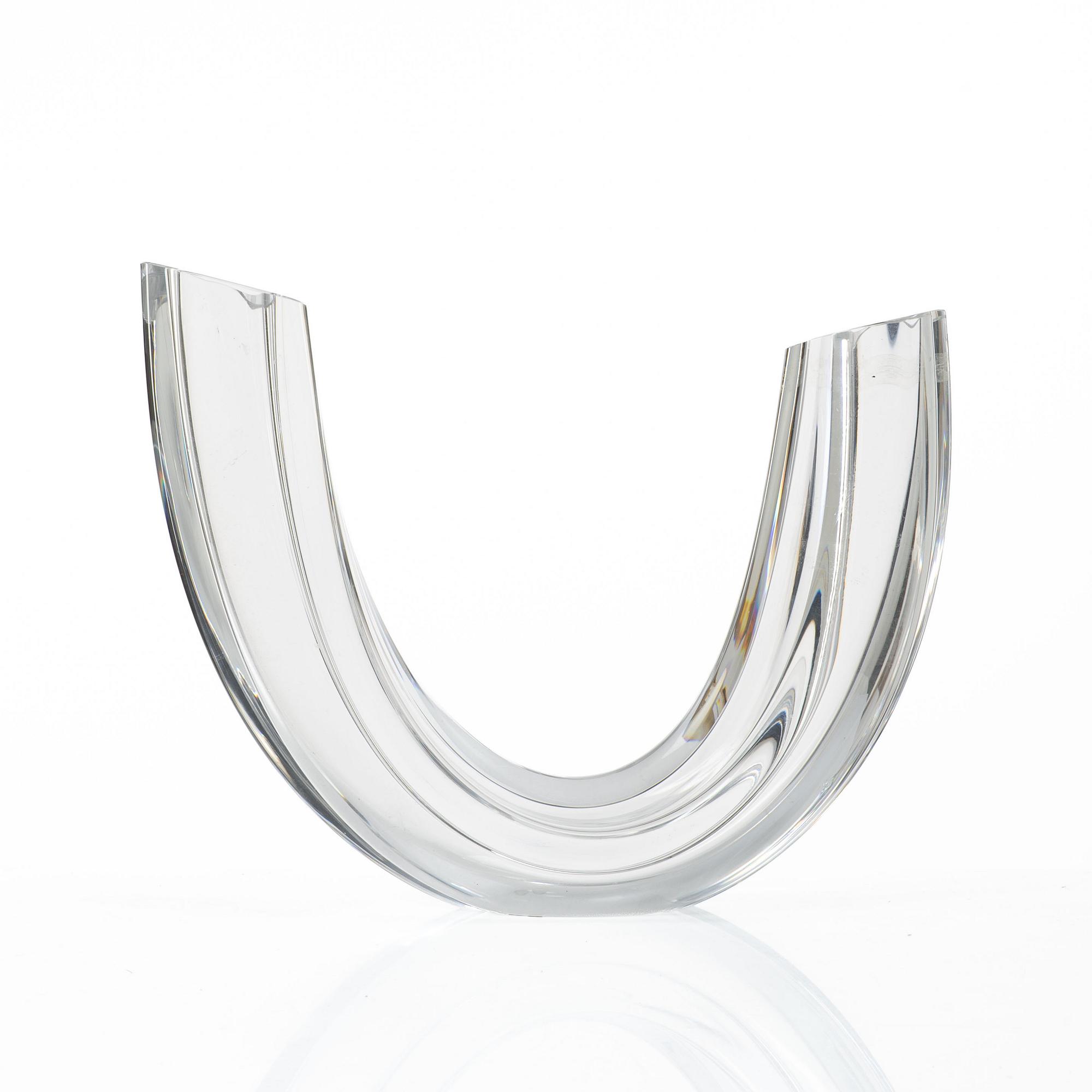 Göran Wärff, A vase / sculpture in clear glass. Signed.