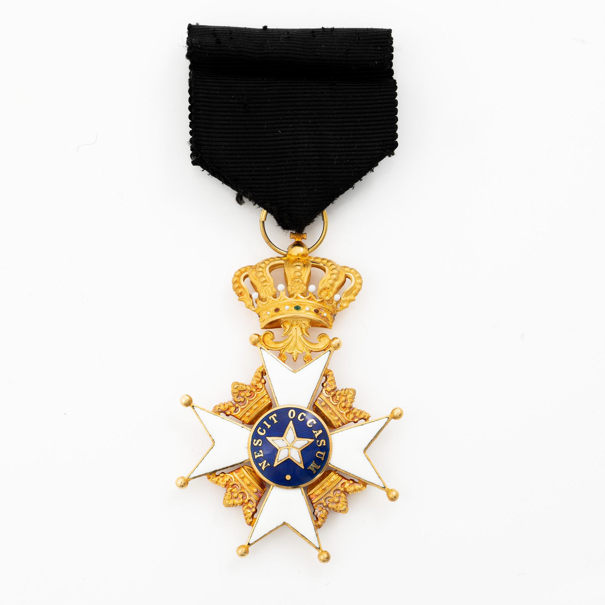 Nordstjärneorden, Riddartecken i etui, 18 k guld och emalj, CF Carlman, Stockholm 1964.