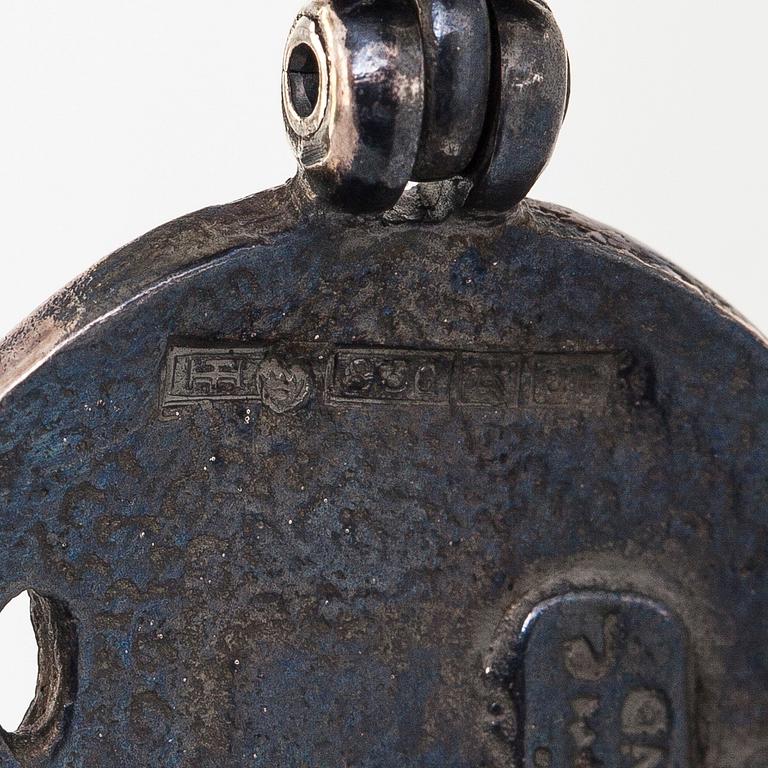 Jorma Laine, rannekoru, "Naamio", hopeaa, Turun Hopea, Turku 1973.