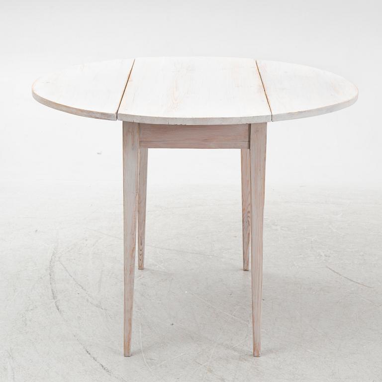 A drop-leaf table, early 20th Century.