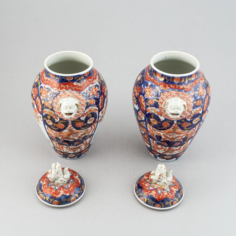 A pair of imari vases with covers, Japan, Meiji period (1868-1912).