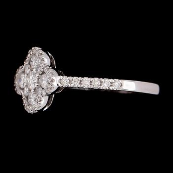 RING, 18K vitguld, diamanter tot ca 0.57 ct.