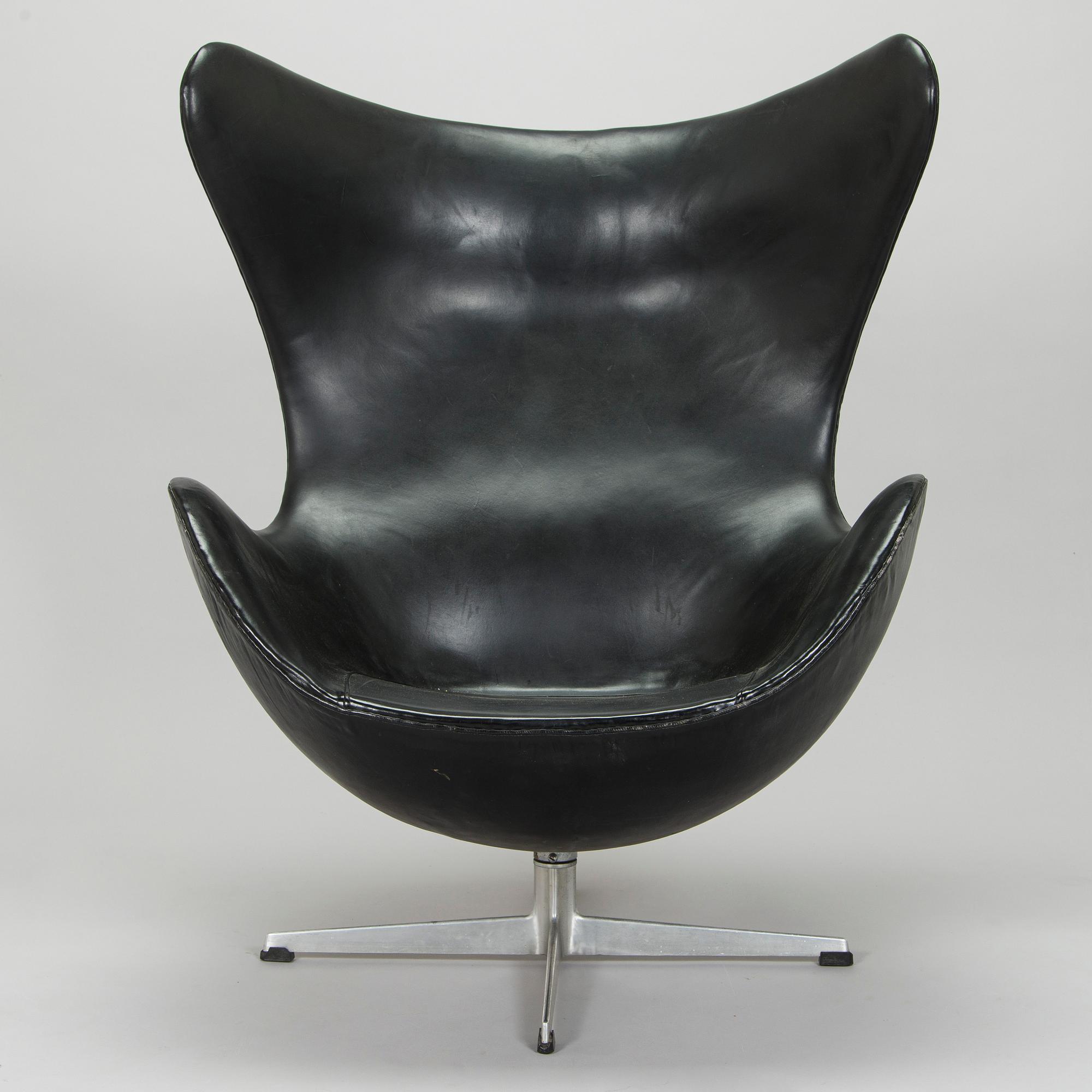 Arne Jacobsen, a black leather "Egg" armchair, Fritz Hansen, Denmark 1960/70s.