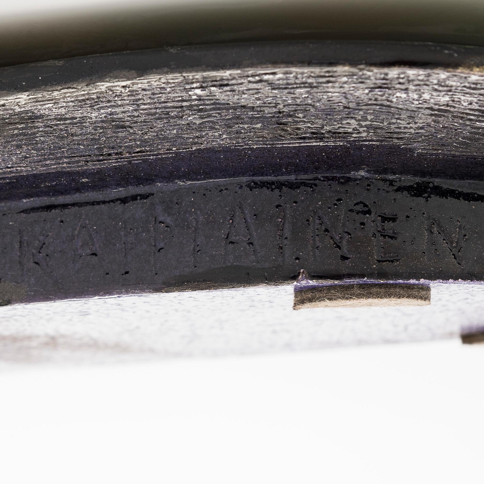 Birger Kaipiainen, a stoneware decorative dish signed Kaipiainen.