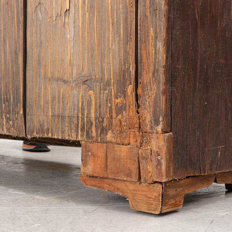 A cabinet, 19th century.