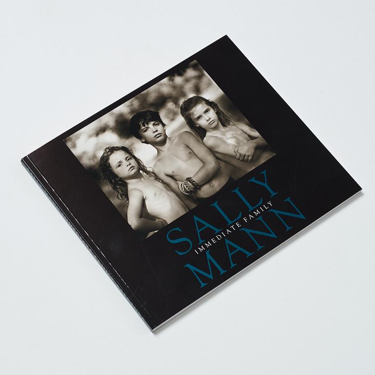 Sally Mann, bok Immediate Family signerad.