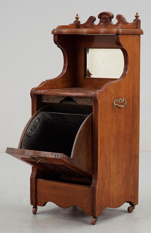 KOLSKÅP, Jugend, England, sekelskiftet 1900.