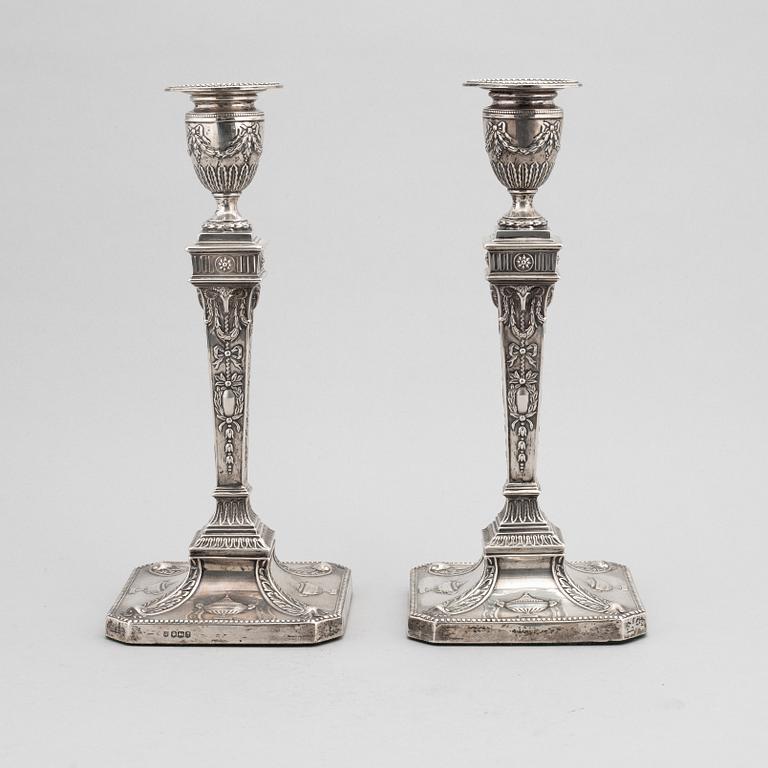 Ljusstakar, ett par, silver, Georg III-stil, James Deakin & Sons (1882-1932), Sheffield, England.