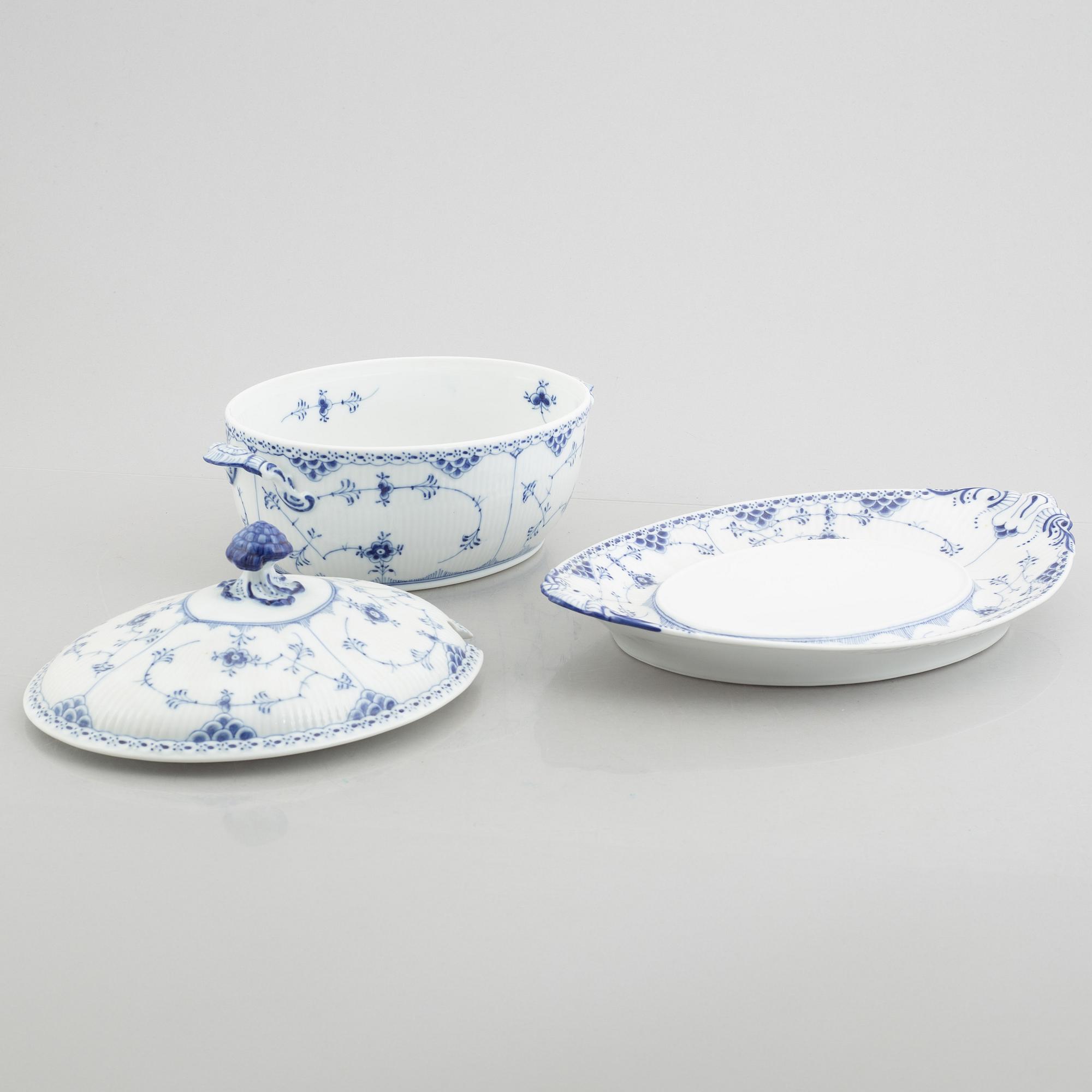A 'Blue fluted half lace' / 'Musselmalet' porcelain tureen with cover and stand, Royal Copenhagen, model 595, 598, 1947.