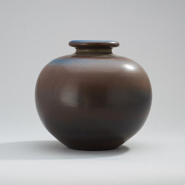 A Berndt Friberg stoneware jar, Gustavsberg Studio 1962.