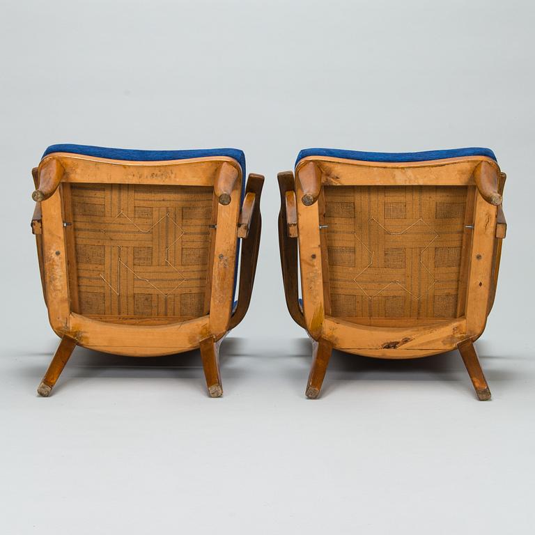 Einari Kyöstilä, A pair of 1940s armchairs for Oy Stockmann Ab,  Keravan Puusepäntehdas, Finland.