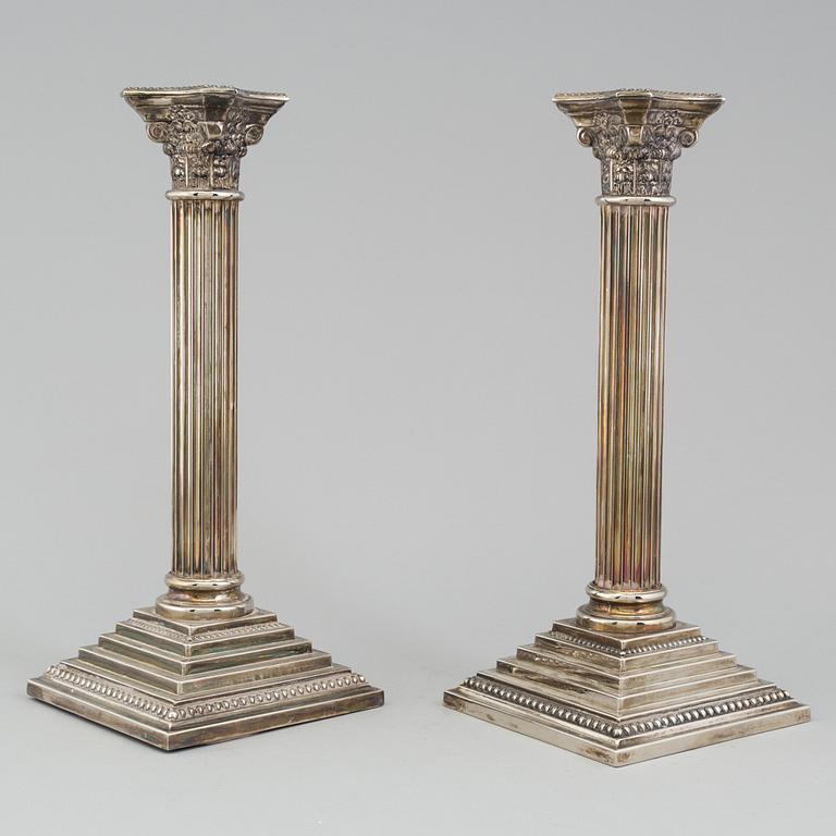 A pair of silver plate candlesticks, Godinger, England, 1992.