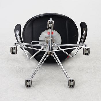 Arne Jacobsen, office swivel chair, '3217', Republic of Fritz Hansen.