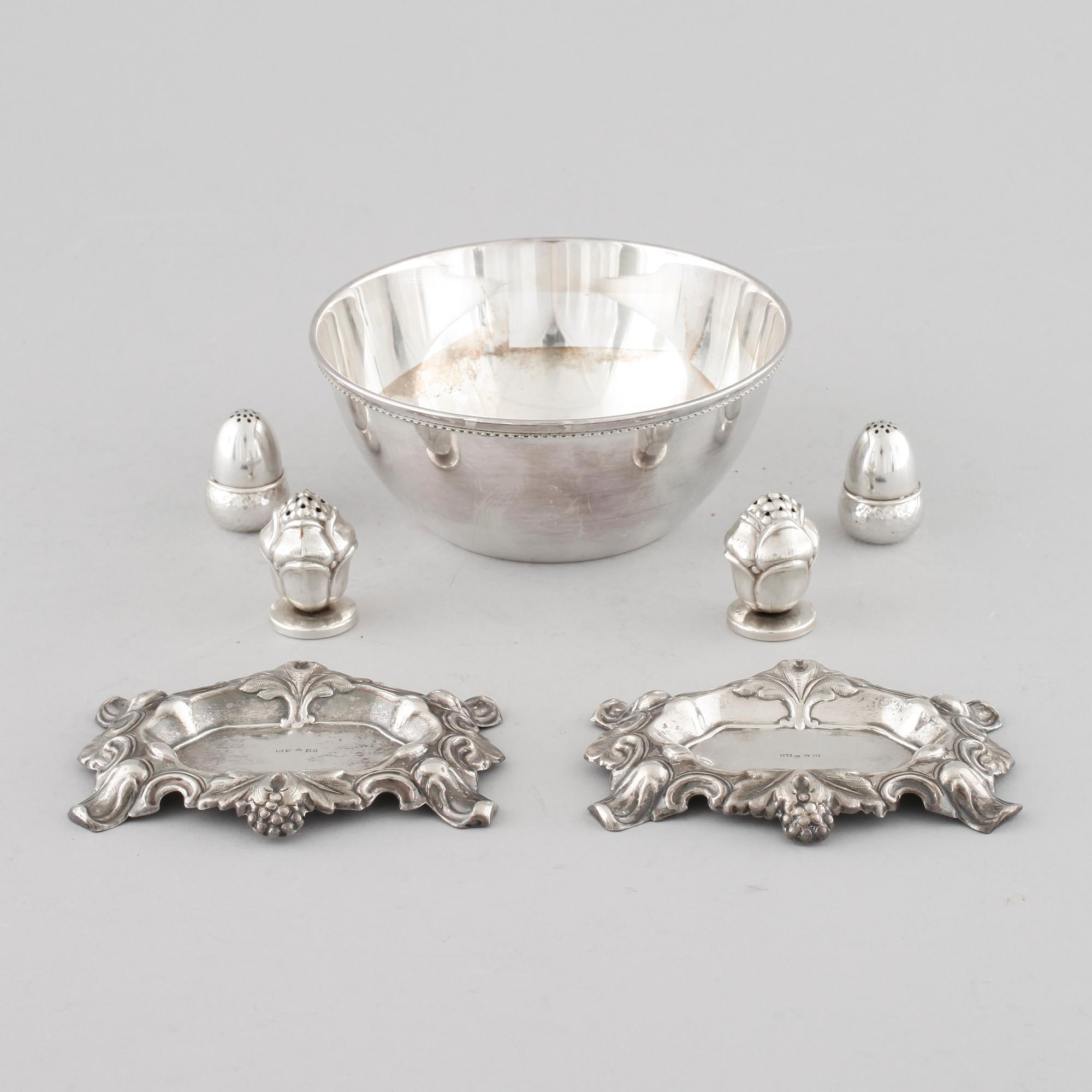 A collection of silver, 7 pcs, i.a needle dishes, 19th-20th century. Weight 335 g.