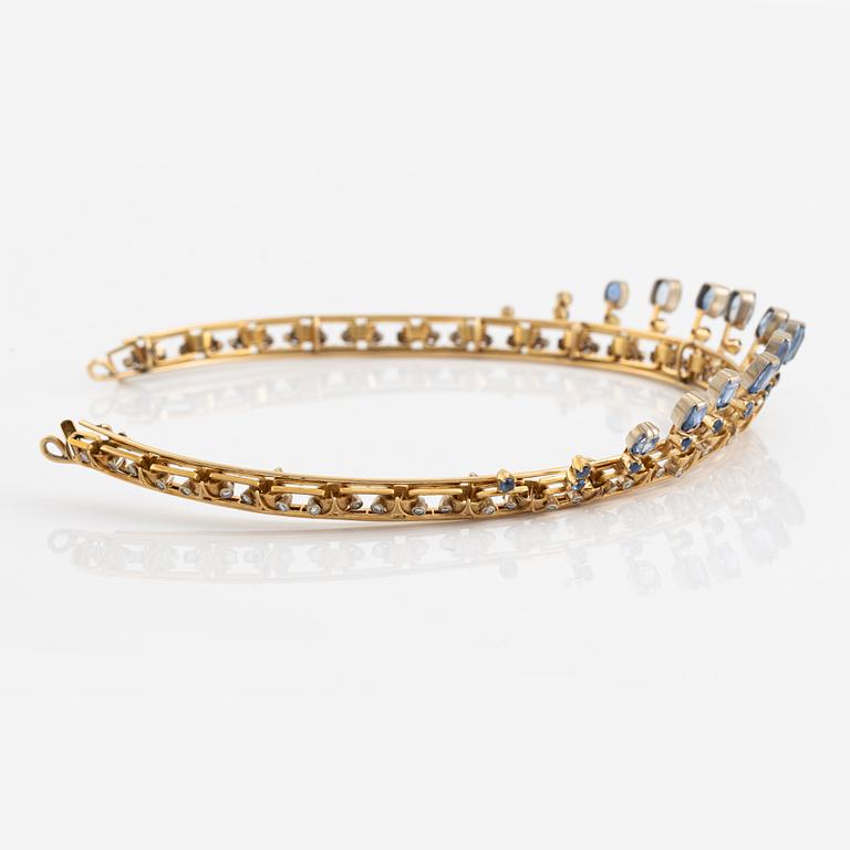 Tiara/collier 18K guld med safirer och runda briljantslipade diamanter.