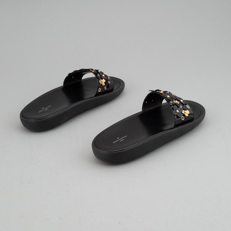 Louis Vuitton, a pair of sandals, size 40.