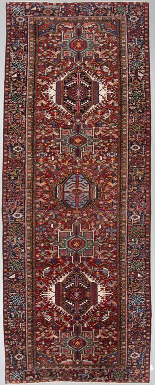 GALLERIMATTA, Old Karadja, ca 382 x 142 cm.