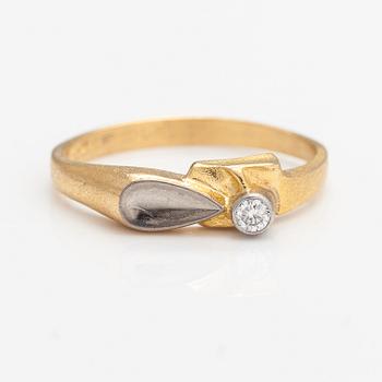 Björn Weckström, An 18K gold and platinum ring. Lapponia 1980.