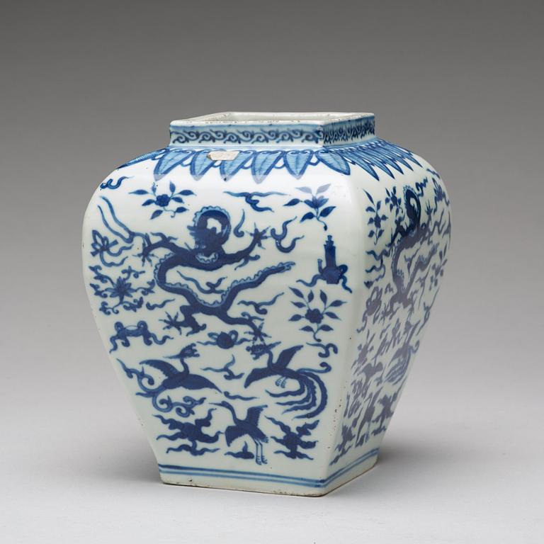 A blue and white vase, late Qing dynasty/Republic with Wanli mark.