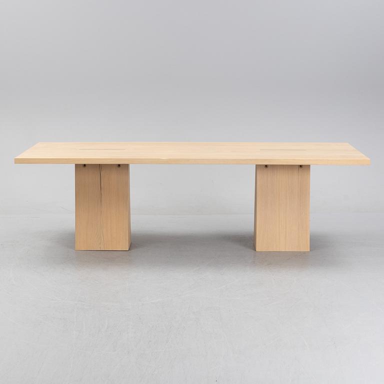 An 'Inca' dining table by Angelo Mangiarotti for Agapecasa, Italy.