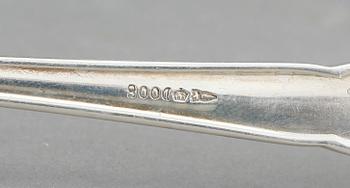 FISKBESTICK, 24 delar, silver, Tyskland, 1900-talets första hälft. Vikt ca 1154 gram.