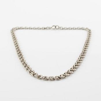 Necklace, graduated Bismarck link, silver.