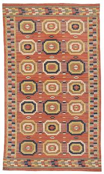 207. Märta Måås-Fjetterström, Matto, "Röda åttan", flat weave, ca 290,5 x 168-172 cm, signed MMF.