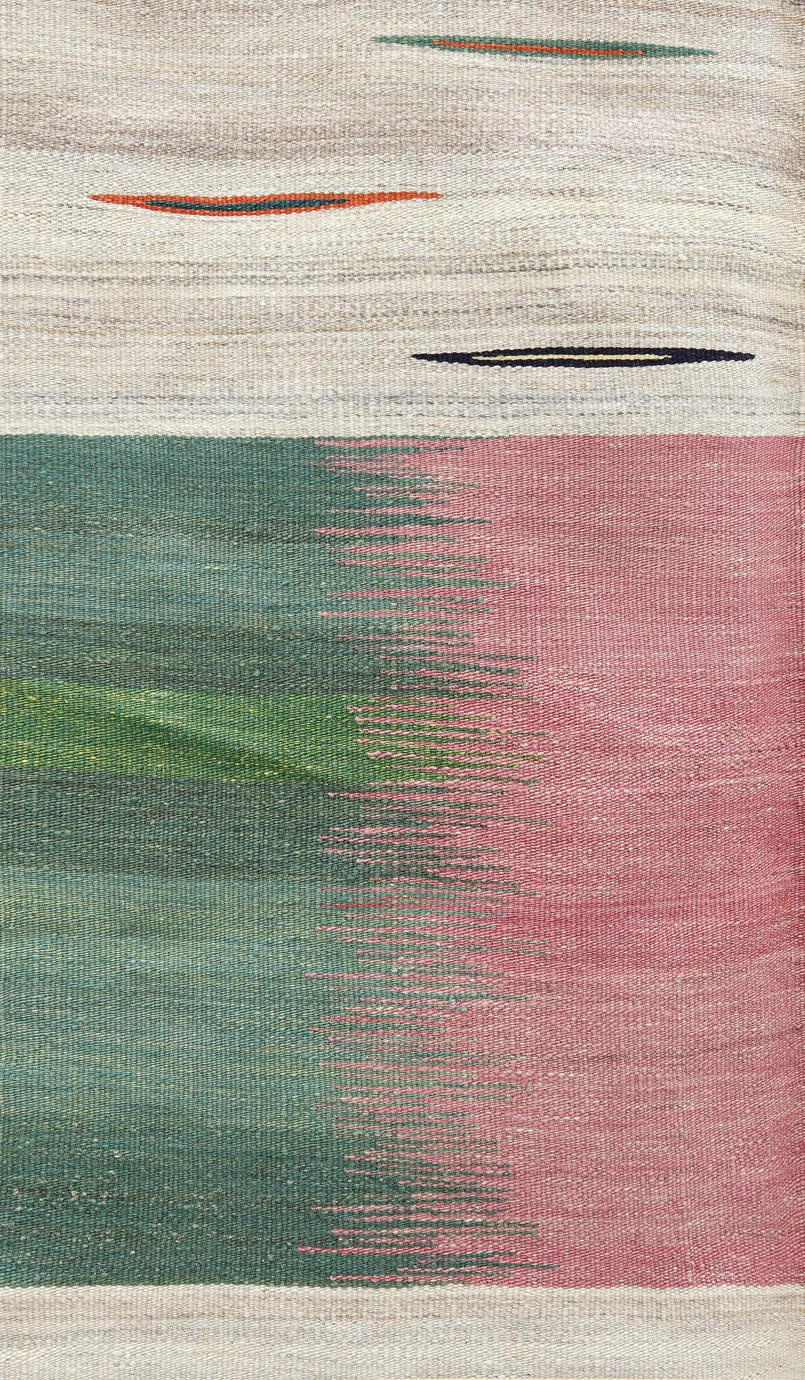 A carpet orientalisk flat weave, ca 324 x 207 cm.