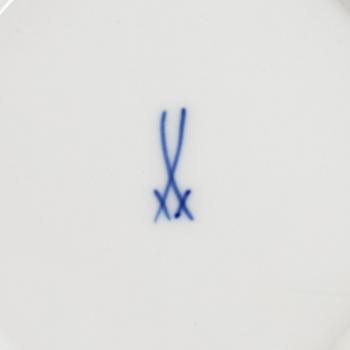 Meissen, servisdelar, porslin, ca 35 delar.  "Lökmönstret". Tyskland.