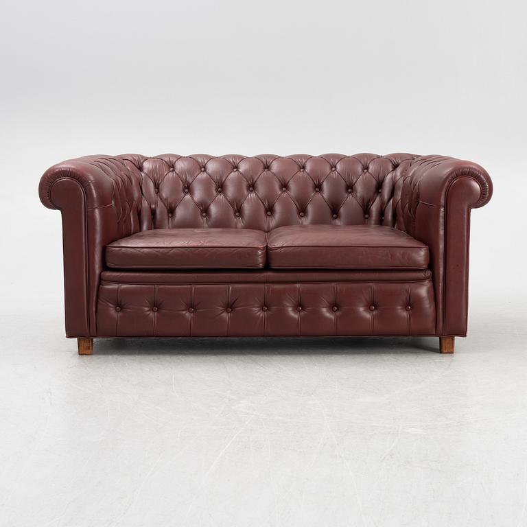 Sofa, Chesterfield model, Norell, second half of the 20th century.