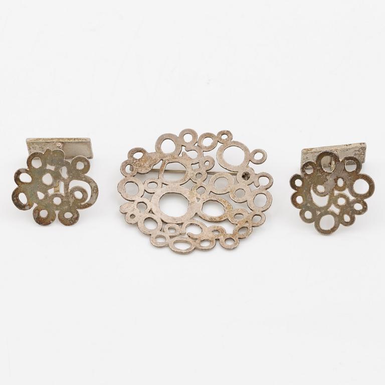 PA Lundahl Terrs, en brosch och ett par manschettknappar silver, Växjö 1966.