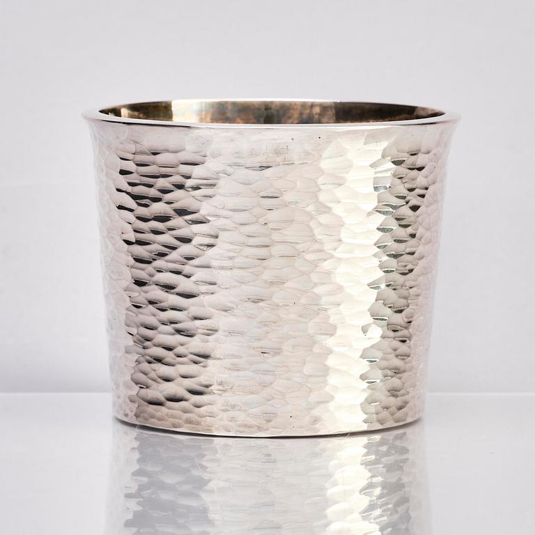 Atelier Borgila, a sterling silver vase/bowl, Stockholm 1944.